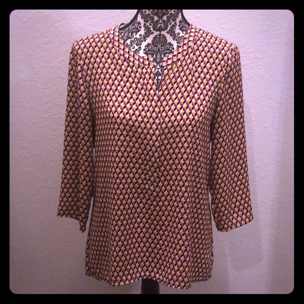 B2G1 Express Geometric 3/4 sleeve zip blouse